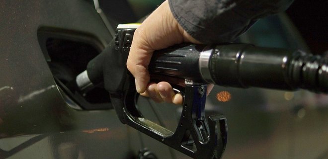 Кабмин обязал сети АЗС предупреждать о росте цен на бензин и ДТ  - Фото