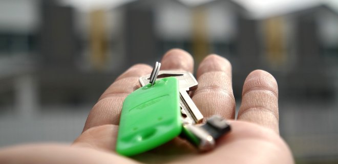 Количество продаж недвижимости упало в восемь раз - Фото