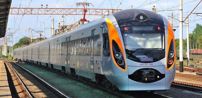 Словакия назначает ежедневные поезда для вывоза беженцев из Украины - Фото