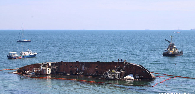 Турецкая компания предлагает разрезать танкер Delfi - Фото