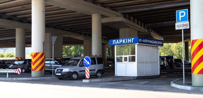 В Киеве открыли первую перехватывающую парковку возле метро:фото - Фото
