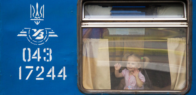 Укрзализныця сделала бесплатными все поезда из восточной части Украины в западную  - Фото