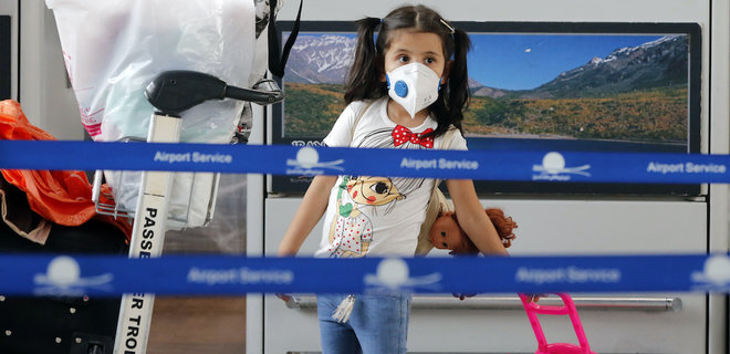 Авиакомпании будут запрещать полеты в маске с клапаном  - Фото