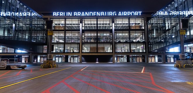 В Берлине открыли новый аэропорт с опозданием на 9 лет: фото - Фото