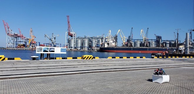 Отремонтированный за 1,7 млрд грн причал Одесского порта принял первое судно: фото - Фото