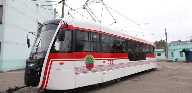 В Запорожье показали новый трамвай местного производства: фото - Фото