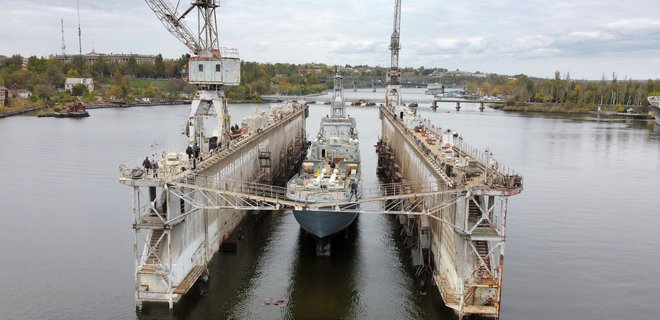 В Николаеве спускают на воду десантный корабль после ремонта: фото - Фото
