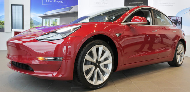 Tesla снизила цену на электромобили Model 3 и Model Y - Фото