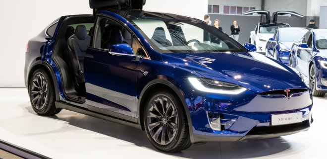 Tesla отзывает 9500 своих электрокаров из-за дефектов - Фото