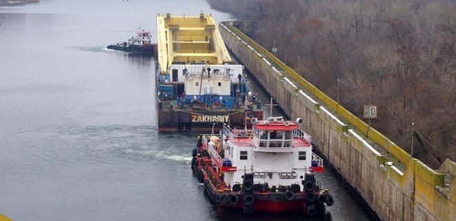 Крупнейший плавучий кран Европы прибыл в Украину для строительства моста в Запорожье: фото - Фото