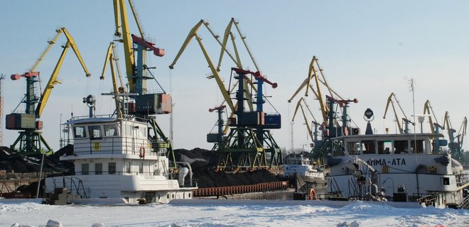 Морские порты Украины засыпало снегом, грузоперевозки ограничили: фото - Фото