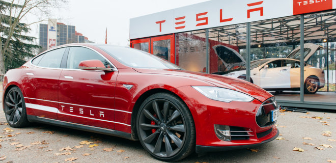 Акции Tesla подскочили на данных о рекордных продажах - Фото