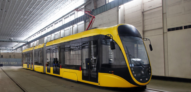 Київ отримав три нових трамваї з низькою підлогою - Фото