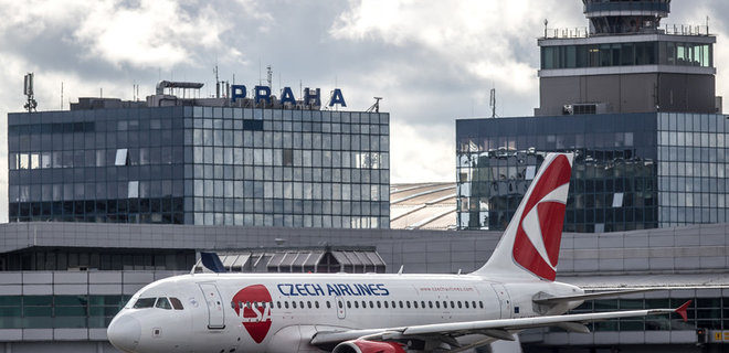 Старейшая авиакомпания в мире признала себя банкротом. Чехия попытается ее спасти - Фото