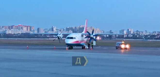 Самолет авиакомпании Мотор Сич экстренно сел в аэропорту Киев: фото - Фото
