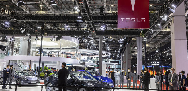 Tesla отказалась расширять производство в Шанхае из-за напряжения между США и Китаем - Фото