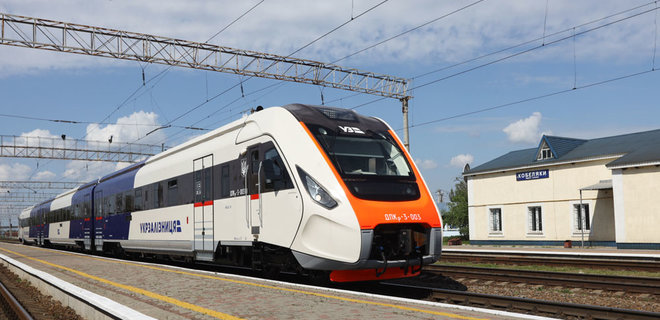 Крюковский завод собрал два дизель-поезда. Ждет оплаты от УЗ: фото - Фото