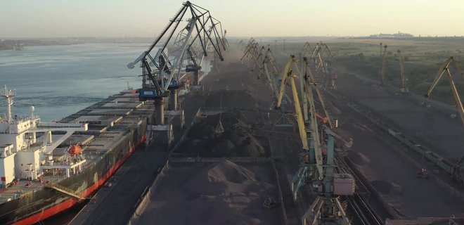 Перевалка 1,2 млн тонн грузов в месяц: Порт Южный подписал контракт с Метинвестом  - Фото