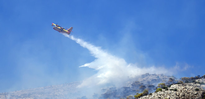 Кабмин купит для спасателей пожарный самолет за 470 млн грн у национального производителя - Фото