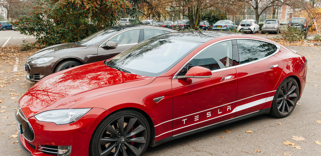 Tesla не приймає нових замовлень на Model S та Model X - Фото