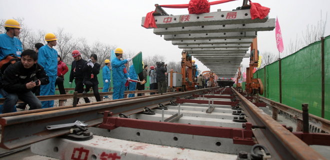 Украина подписала соглашение о льготных китайских кредитах в инфраструктурные проекты  - Фото