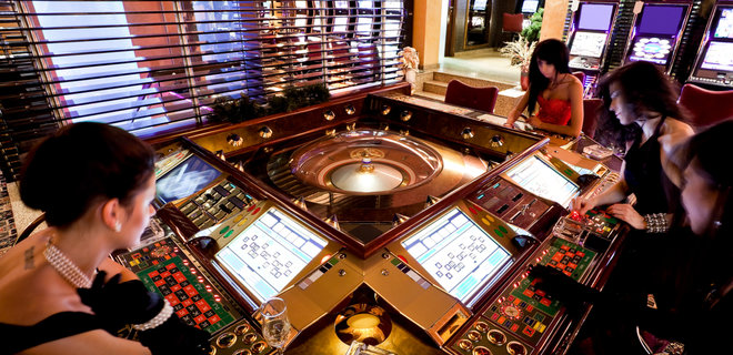 Комиссия по азартным играм ввела реестр лиц, которым запрещено играть в казино - Фото