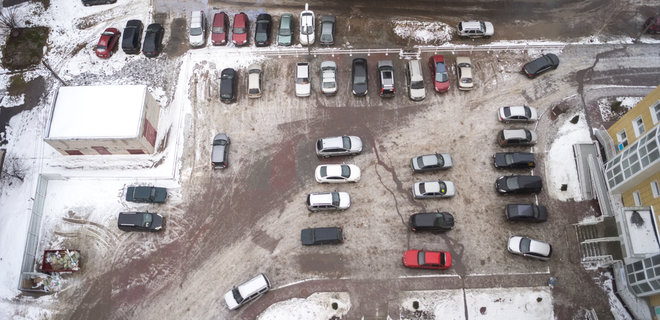 Паркувальні місця у дворах Києва хочуть упорядкувати: поки платити не доведеться - Фото