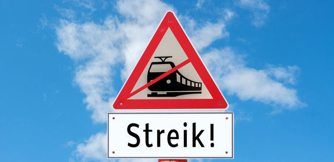 В Германии парализовано движение поездов. Бастующие машинисты требуют по 600 евро - Фото