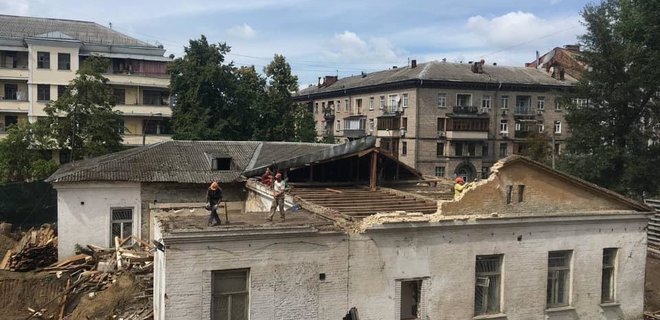 В центре Киева сносят здание XIX века ради ЖК. Снос запрещал Минкульт: фото, видео - Фото