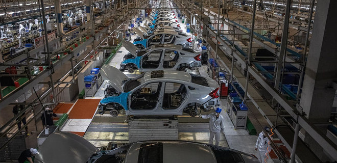 Производство крупного японского автоконцерна обвалилось из-за дефицита чипов - Фото
