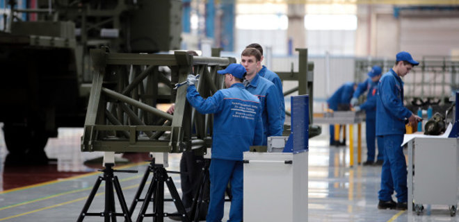 Российский производитель ракетных систем С-400 выпустит гибридный автомобиль E-NEVA - Фото