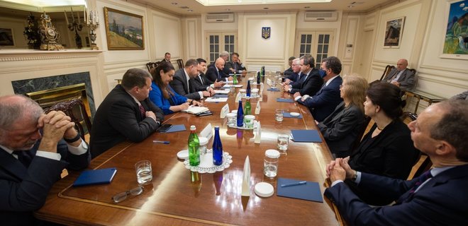 Зеленский в США встретился с бизнесменами и адвокатами, призвал инвестировать в Украину - Фото