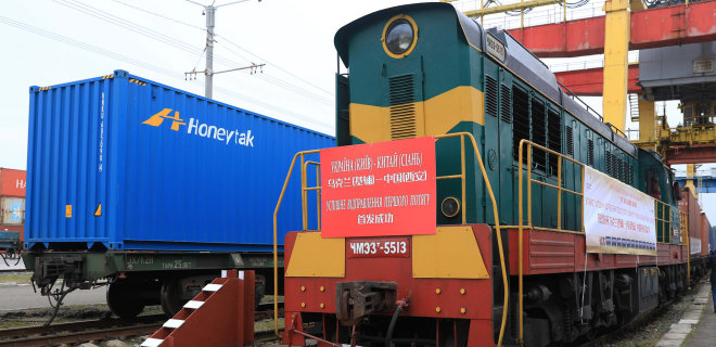 УЗ запустила первый контейнерный поезд с экспортным грузом в Китай - Фото