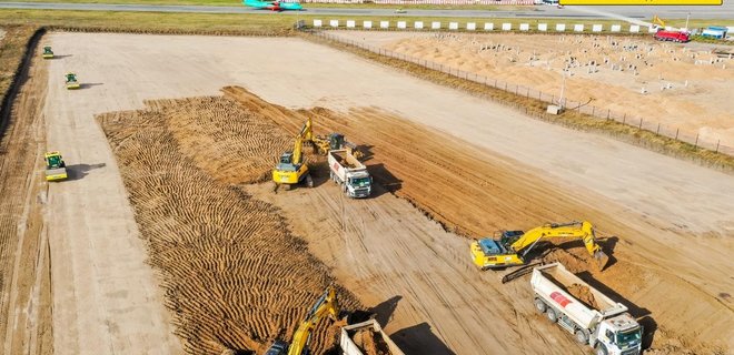 Турецкая Onur начала строить взлетно-посадочную полосу в аэропорту Днепра - Фото