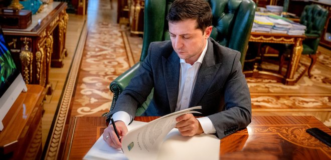 Зеленский подписал антиолигархический закон - Фото