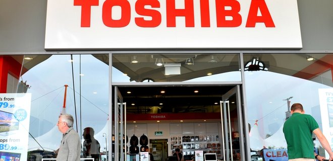Toshiba планирует разделиться на три части - Фото