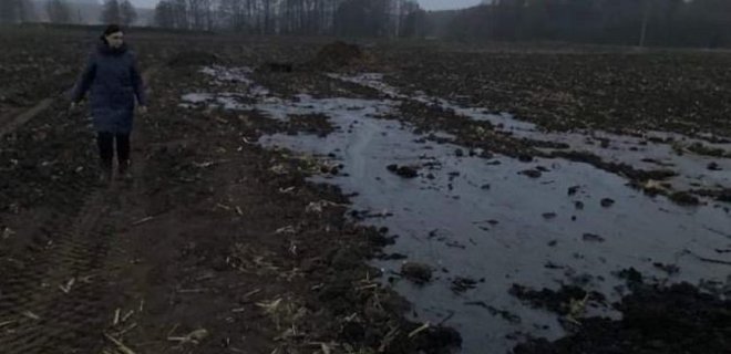 В Сумской области случилась авария на нефтепроводе, нефть разлилась на 210 м2 – фото - Фото