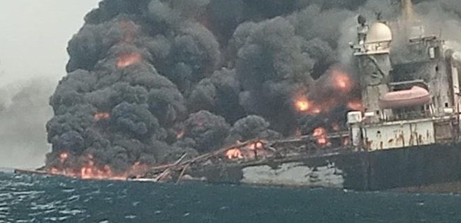 У берегов Нигерии взорвалось судно с нефтью – видео - Фото
