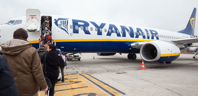Ryanair зупинив продаж квитків із Харкова та Херсона - Фото