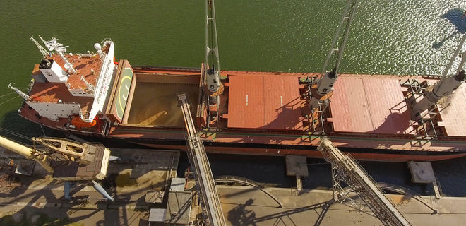 Украина начала экспорт зерна через Румынию: в порту Констанцы загрузили первое судно - Фото