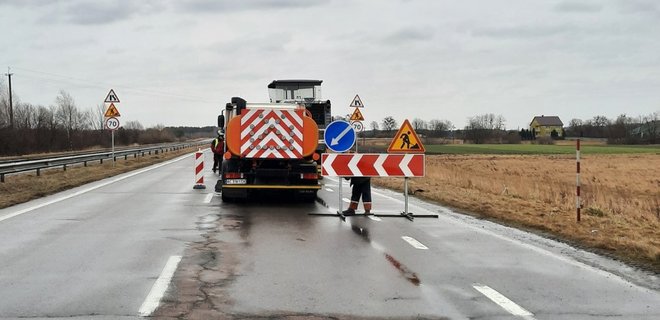 На границе с Польшей начали ремонт трассы М-07 возле пропускного пункта Ягодин - Фото