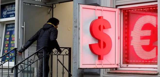 Курс доллара в России поднялся до 118 рублей. Впервые в истории - Фото
