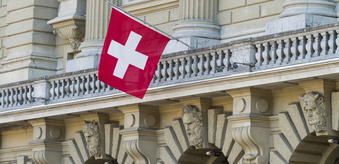 Швейцария присоединилась к санкциям ЕС против России: Центробанк, SWIFT, нефть, оборона - Фото