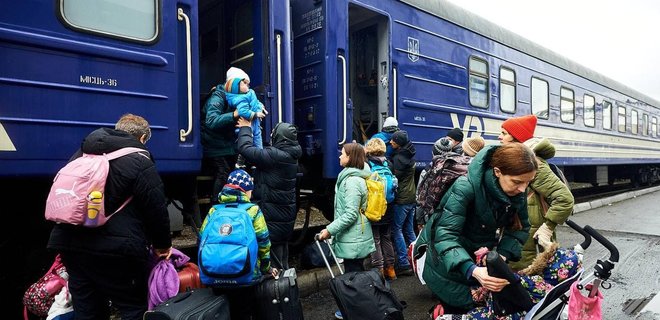 Укрзализныця назначила еще три эвакуационных рейса на Запад - Фото