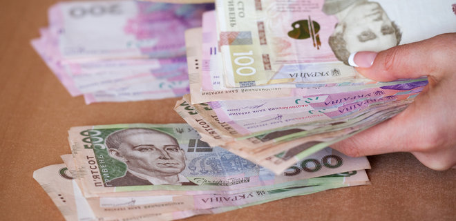 Польща пообіцяла допомогти українцям обміняти готівкові гривні на злоті - Фото