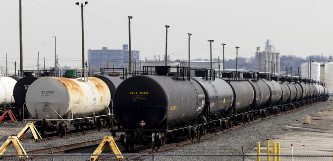 США піднімуть 180 млн барелів нафти зі своїх запасів, щоб стримати ціни на бензин - Фото