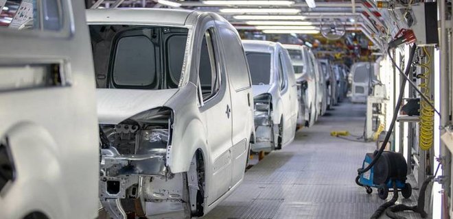 Автомобильная корпорация Stellantis останавливает завод в России - Фото