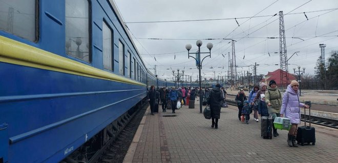Укрзалізниця оголосила про затримки рейсів через ракетні удари Росії - Фото