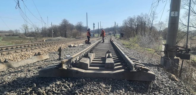 Укрзалізниця відновлює сполучення з Черніговом: замість електричок пустять дизель-поїзд - Фото