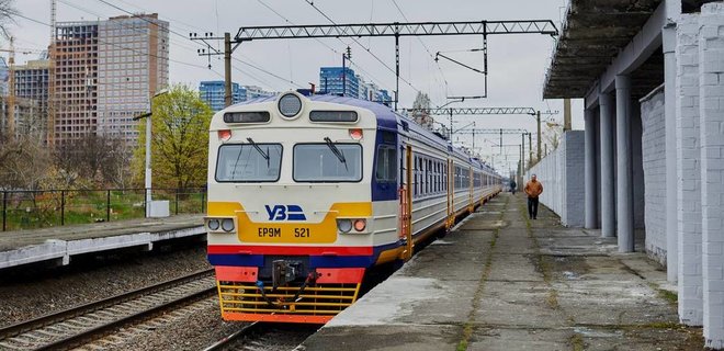 У Києві після десятирічної перерви відновила роботу залізнична платформа Русанівка - Фото